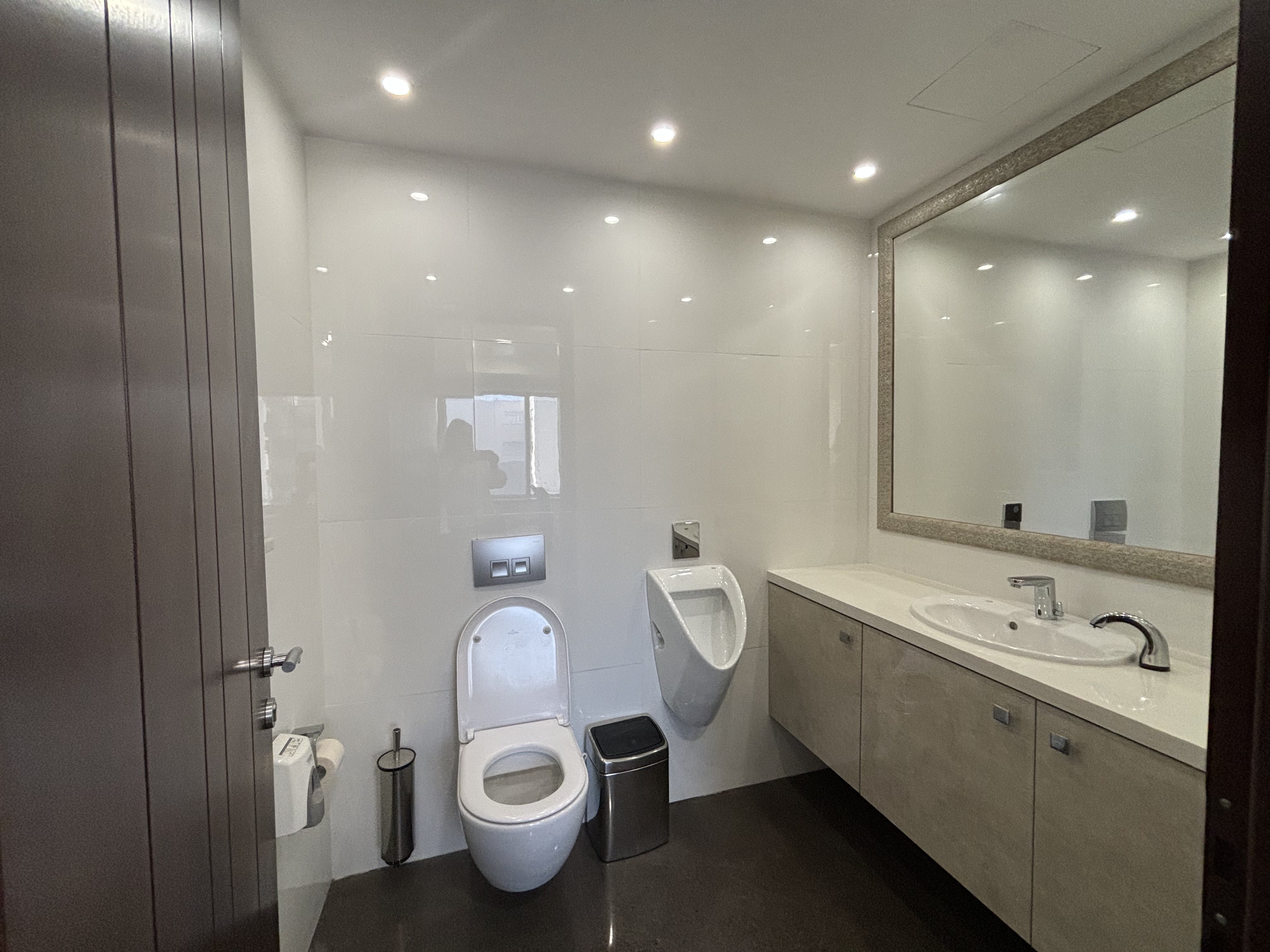 Entire second floor Exquisite Offices in a Luxury office building in Agia Triada, Limassol photo 22