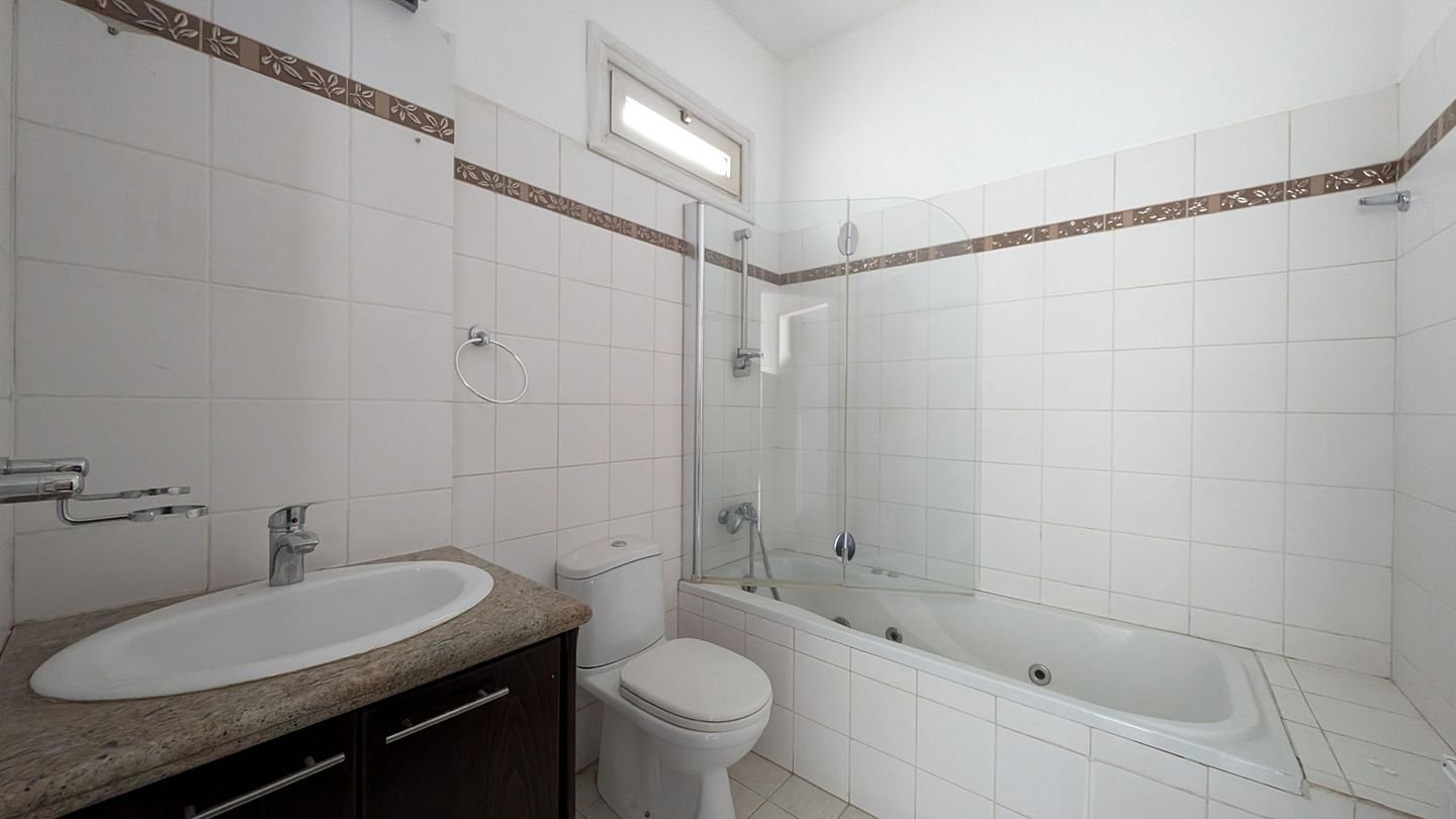 Top Floor 2-Bedroom Αpartment in Agios Dimitrios, Strovolos, Nicosia photo 8