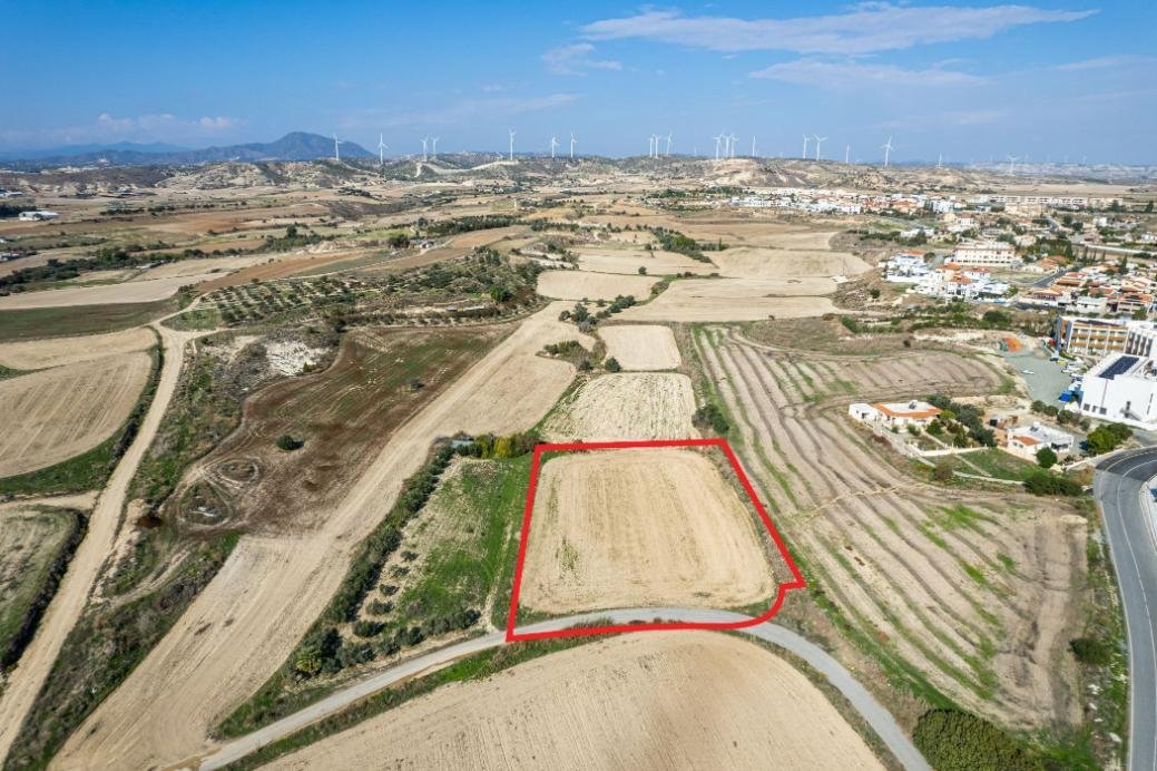 Residential field in Tersefanou, Larnaca photo 4