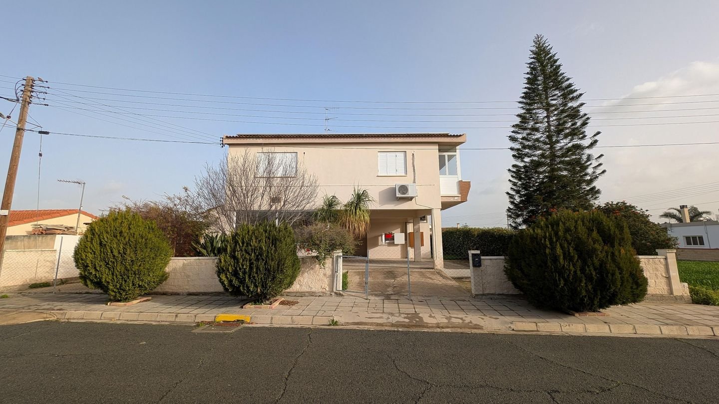 Spacious 4-Bedroom Detached House in Pera Chorio, Nicosia photo 6