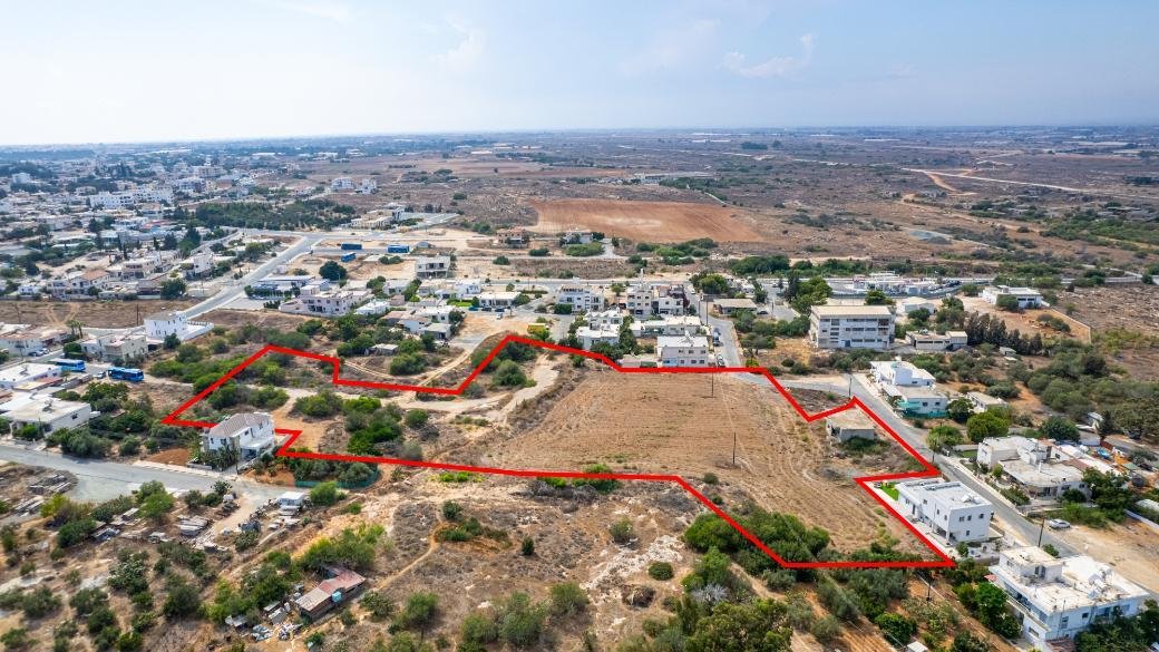 Shared residential field in Deryneia, Famagusta photo 3