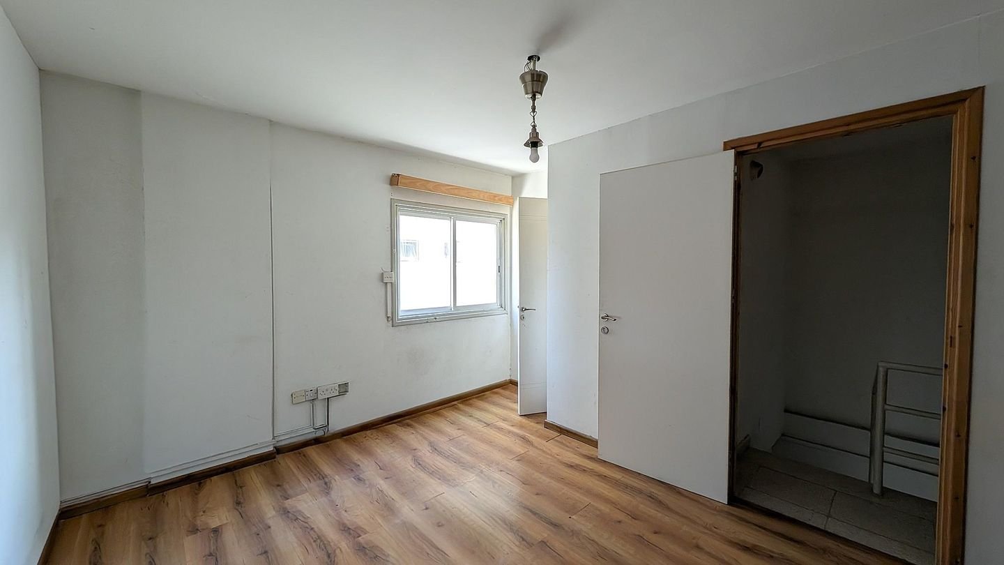 Shop with mezzanine in Agios Antonios, Nicosia photo 13