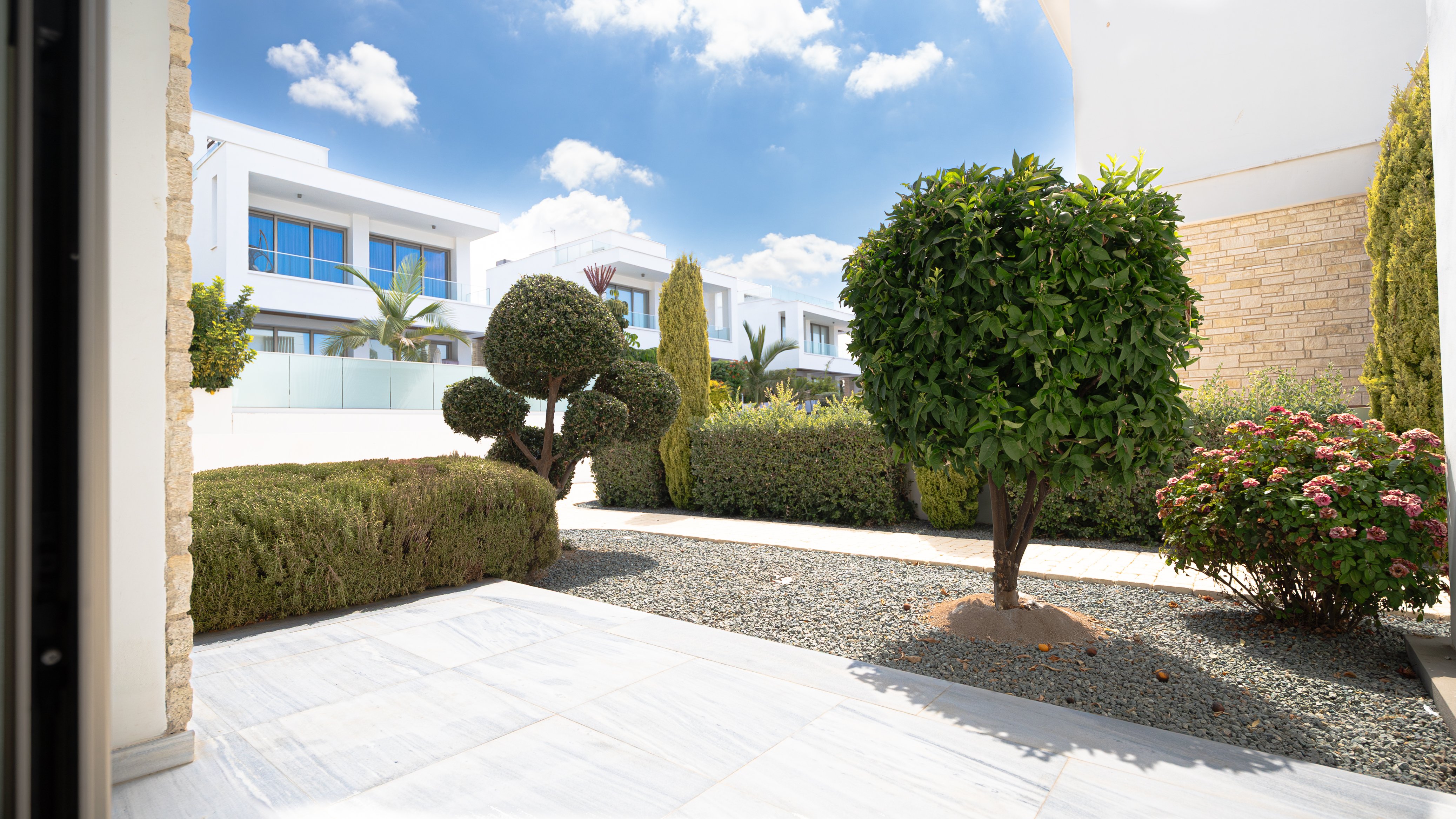 4 BR Beachfront Villa in Kissonerga, Paphos photo 11