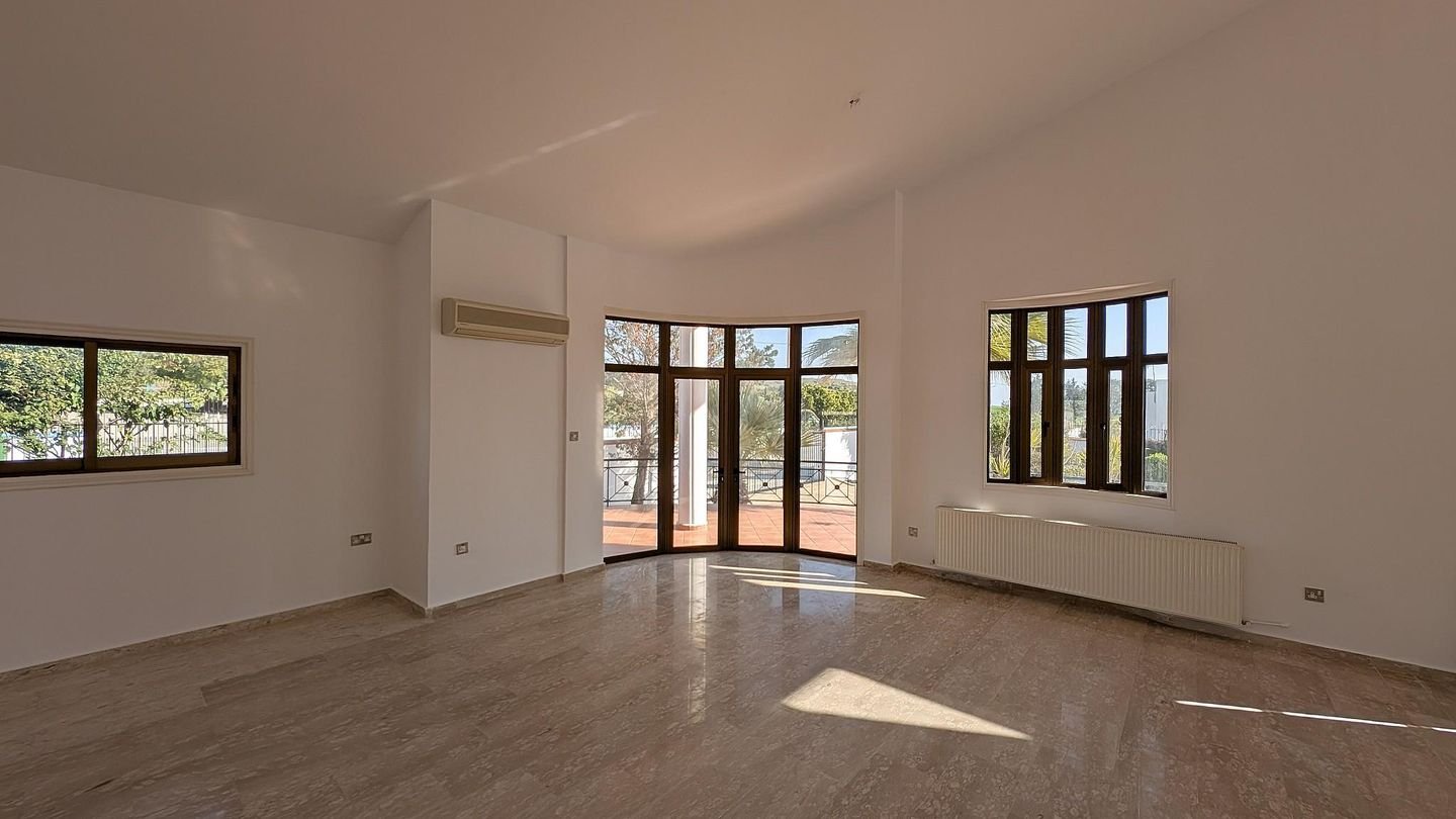 Four Bedroom Luxury Mansion with Private Pool in Pyla, Larnaca photo 14