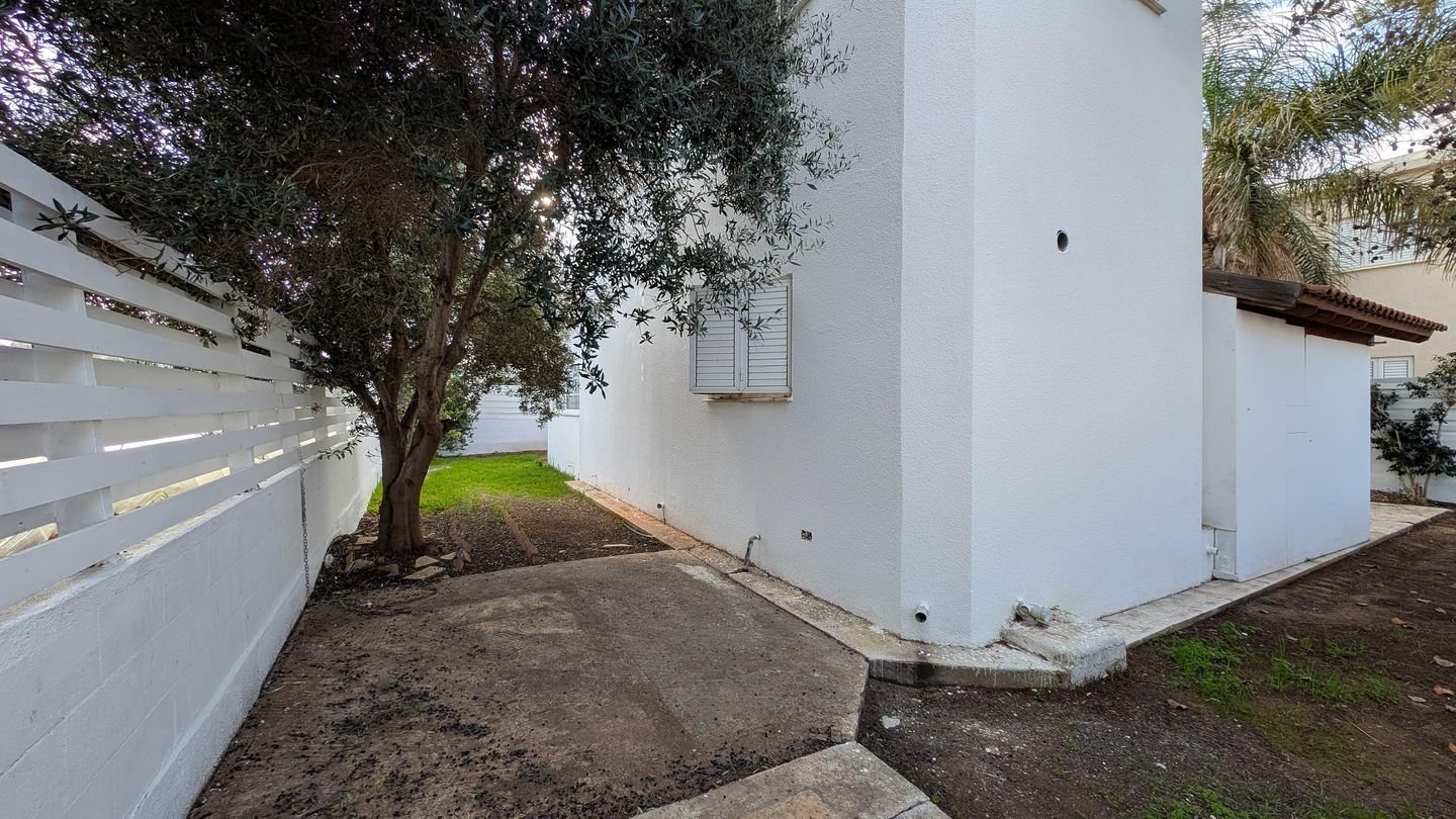 Coastal Living: 3-Bedroom House in Paralimni, Ammochostos photo 31