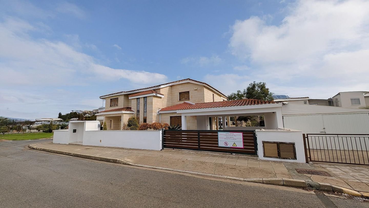 Luxurious Mansion in Agios Georgios, Latsia, Nicosia photo 7