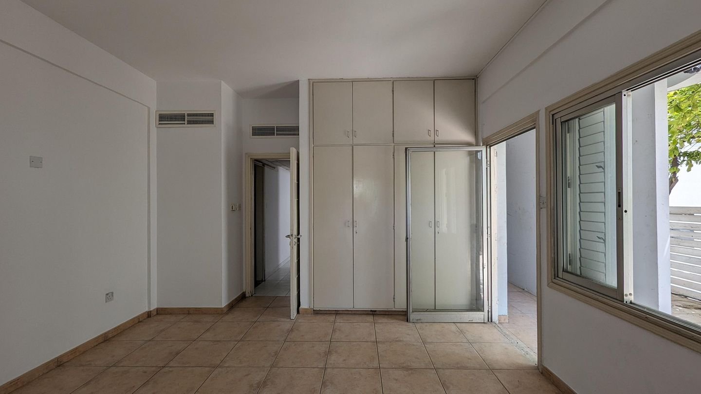 Three storey semi-detached mixed use building with shop in Strovolos, Nicosia photo 31