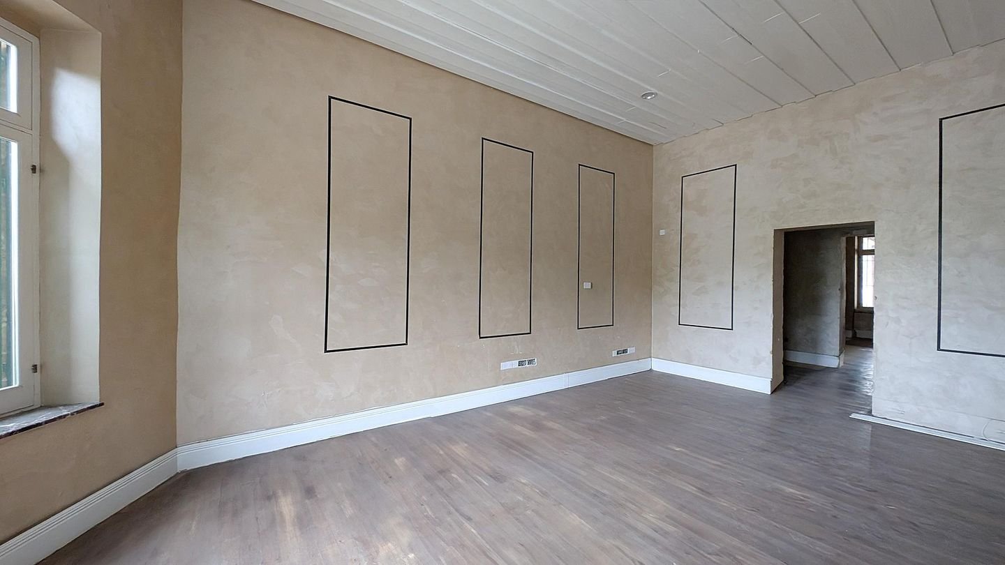 Two-storey listed building in historic old Nicosia photo 10