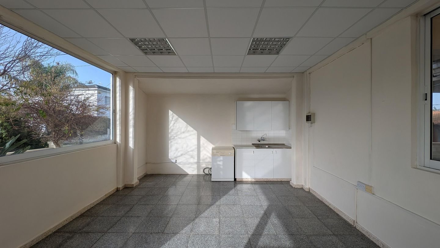 Spacious 4-Bedroom Detached House in Pera Chorio, Nicosia photo 9