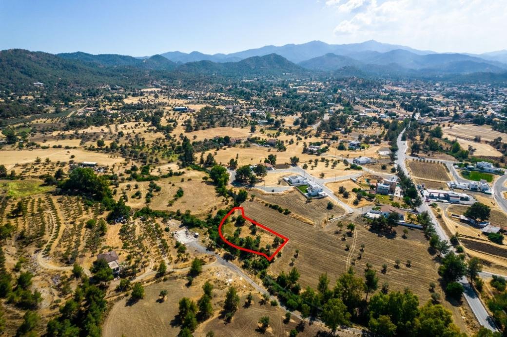 Residential field in Lythrodontas, Nicosia photo 4