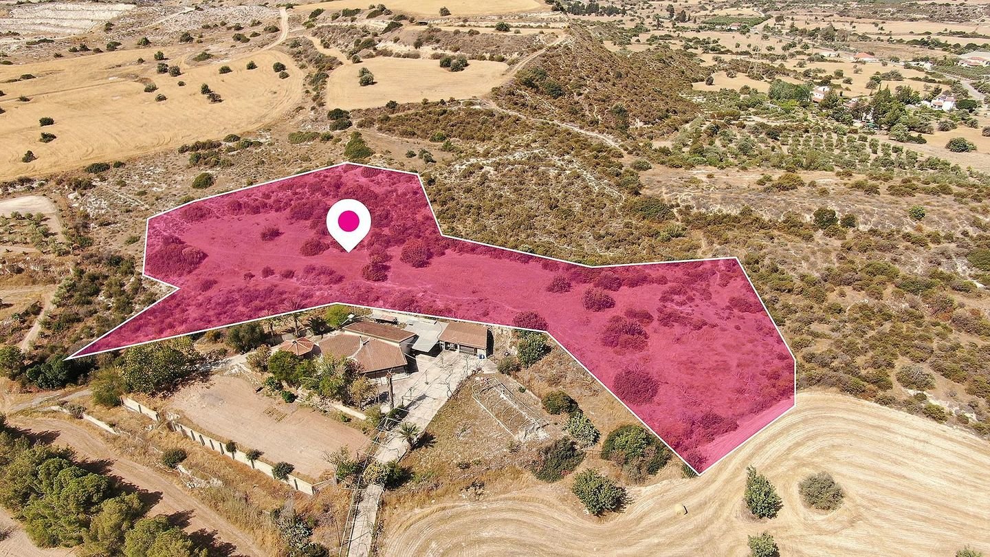 Residential field in Choirokoitia, Larnaca photo 2