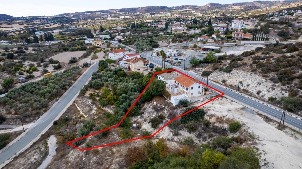 Two-storey house and a workshop in Skarinou, Larnaca photo 4