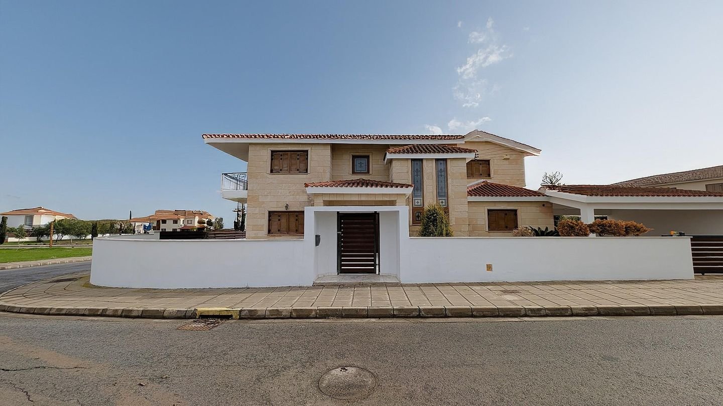 Luxurious Mansion in Agios Georgios, Latsia, Nicosia photo 6