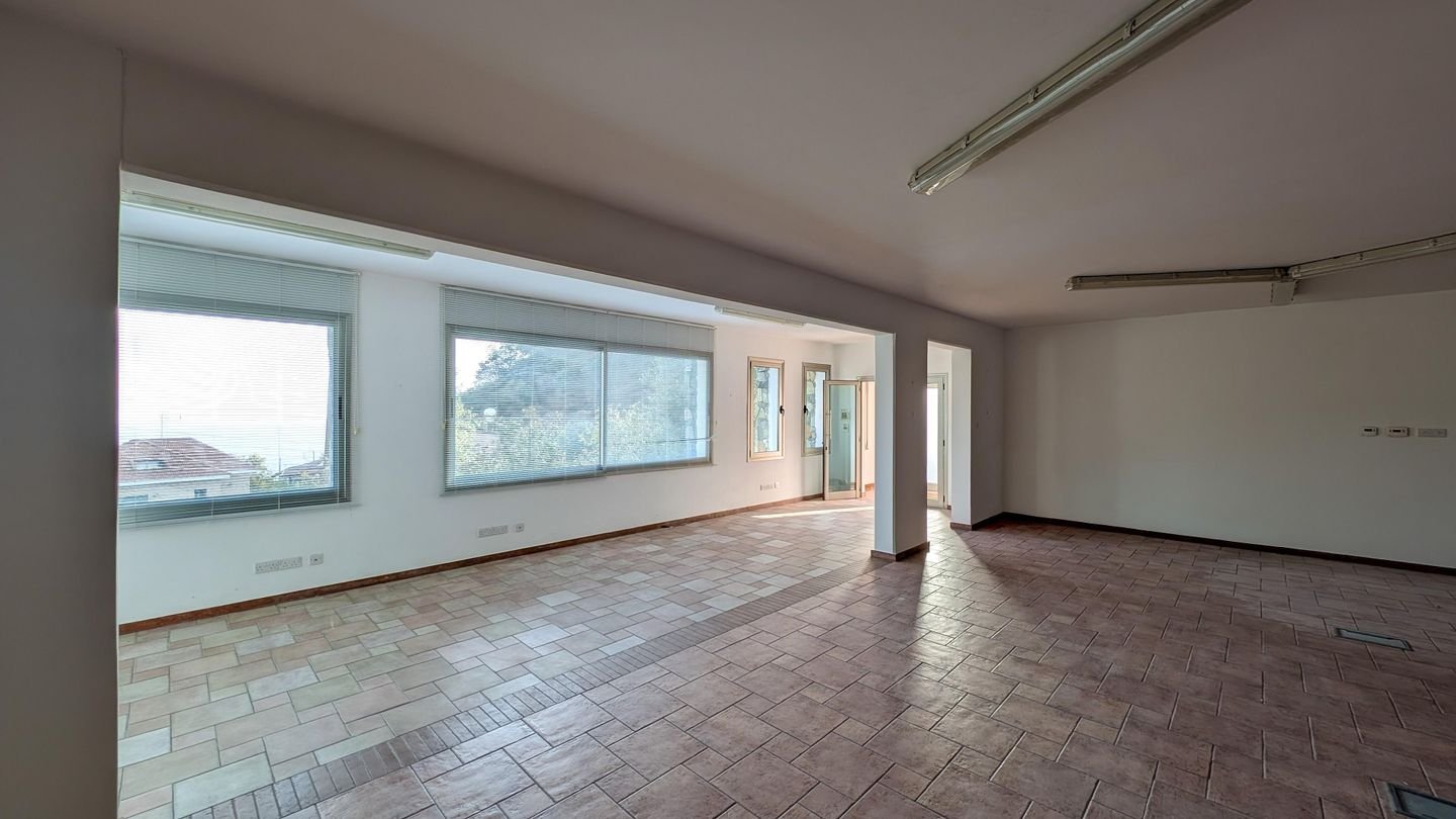 Spacious Two-Storey Home with Basement & Workshop in Zoopigi, Limassol photo 13