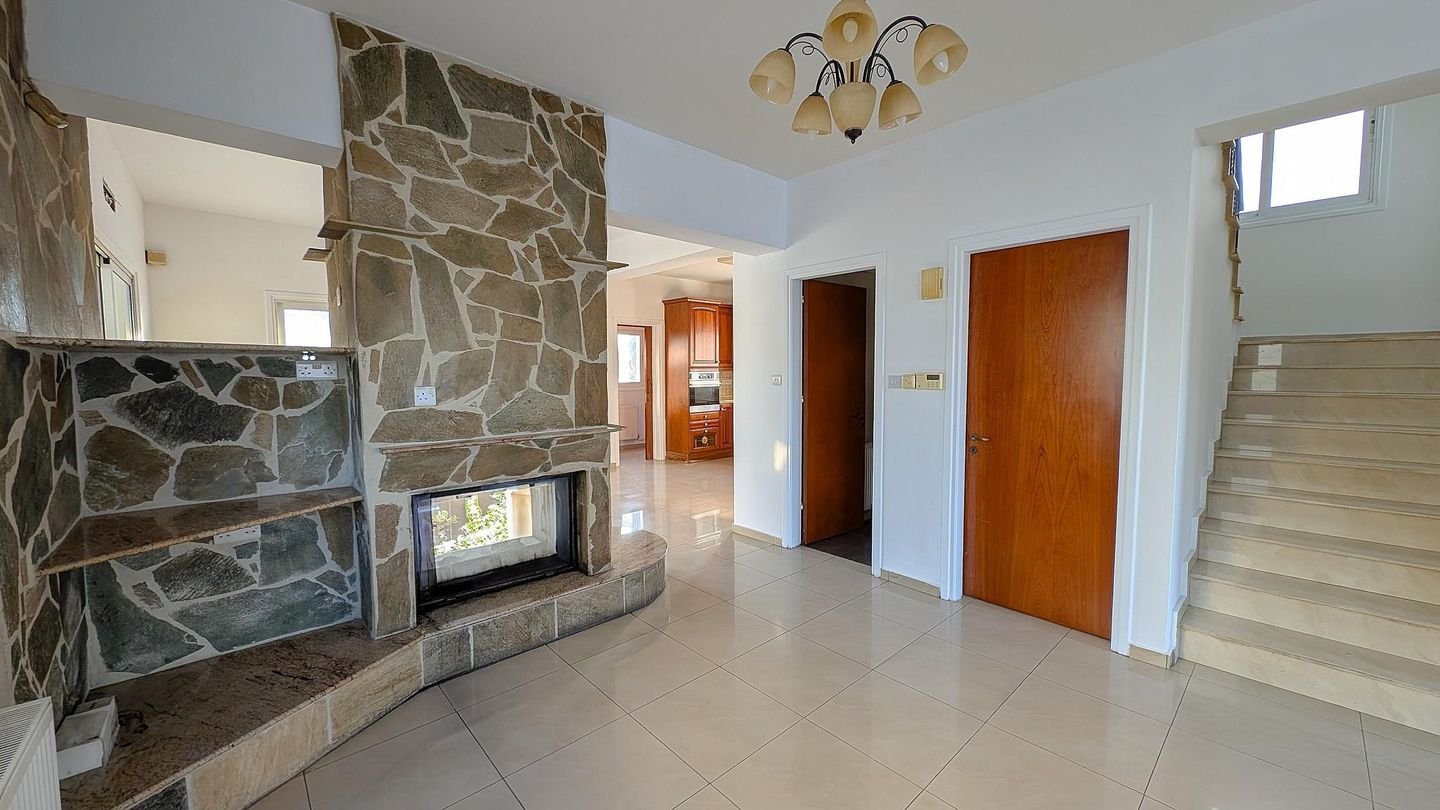 Elegant 4-Bedroom Home with Private Pool in Archangelos/Anthoupoli, Nicosia photo 12