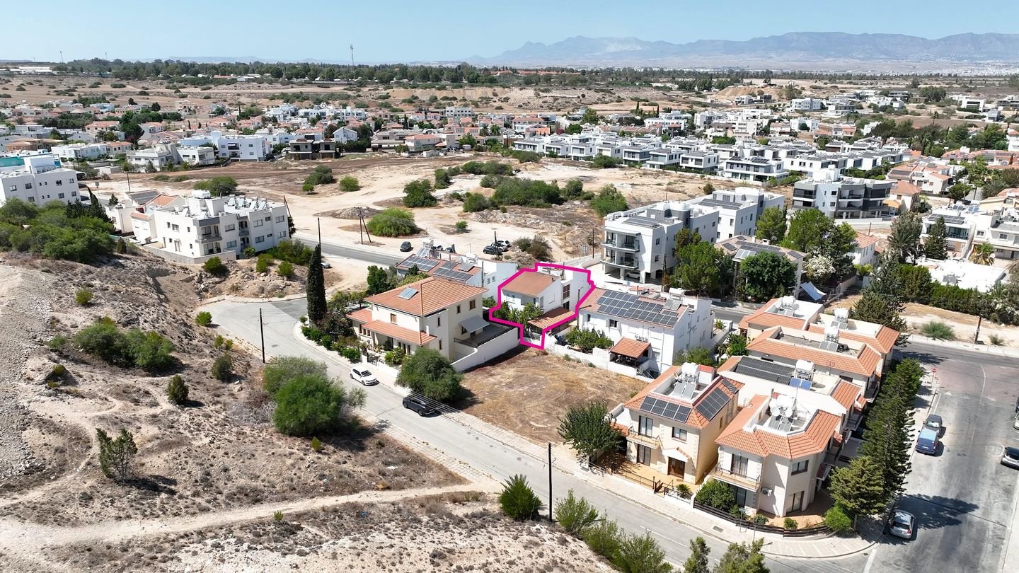 Spacious 4+1 Bedroom Detached Home with Basement Studio in Engomi photo 5