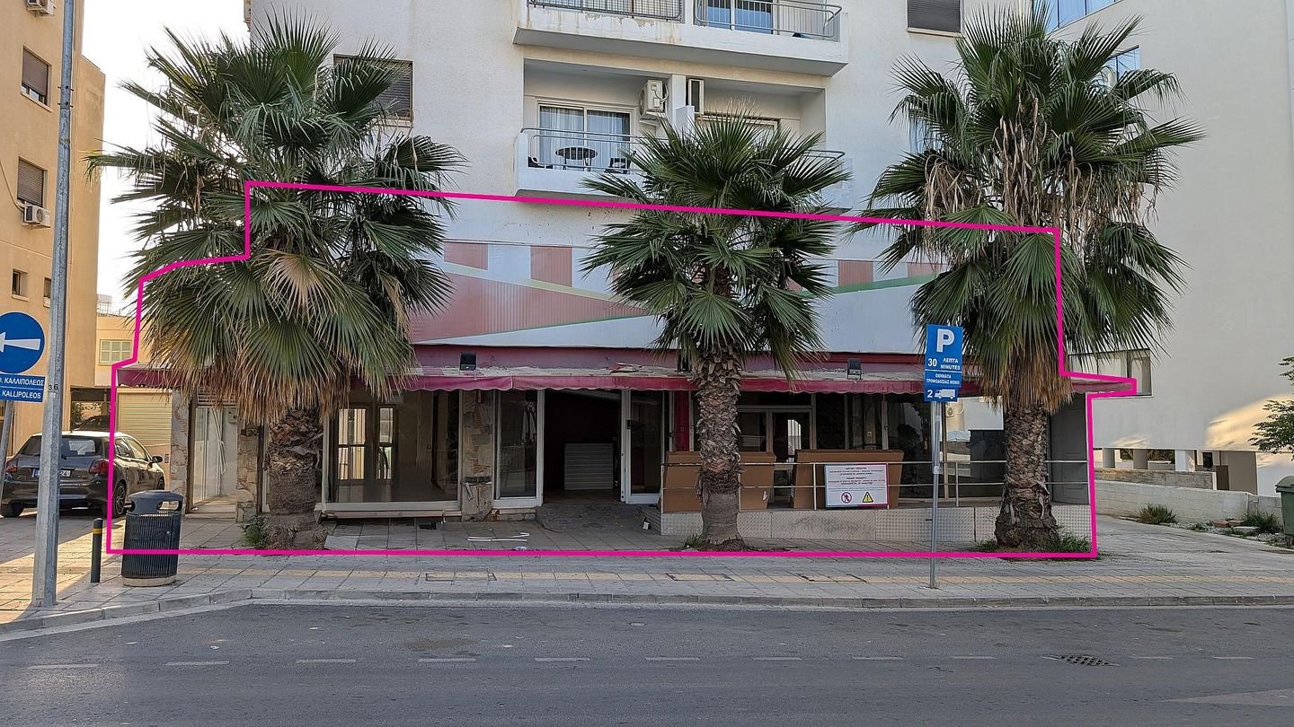 Shop with mezzanine in Agios Antonios, Nicosia photo 2