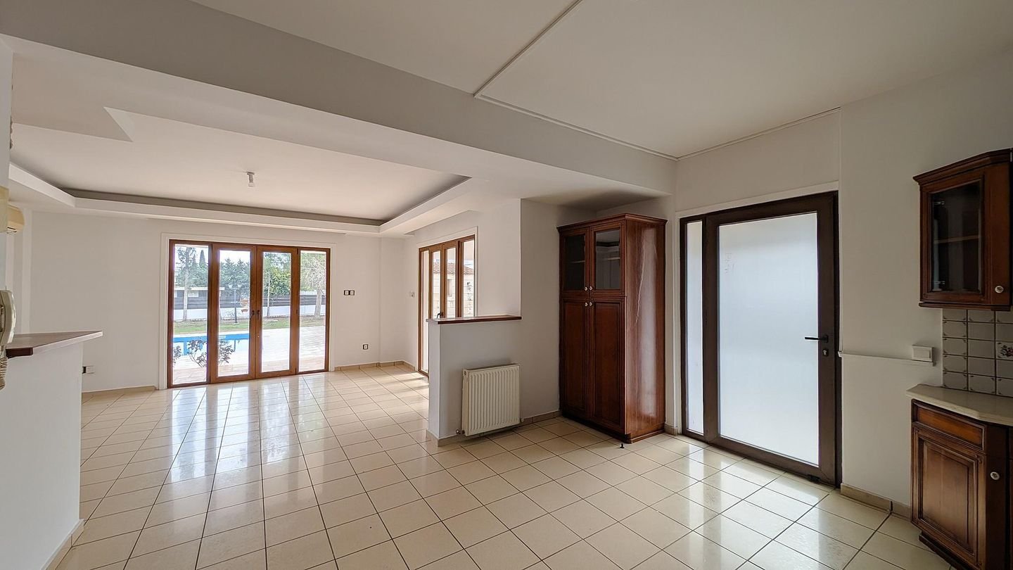 Luxurious Mansion in Agios Georgios, Latsia, Nicosia photo 22