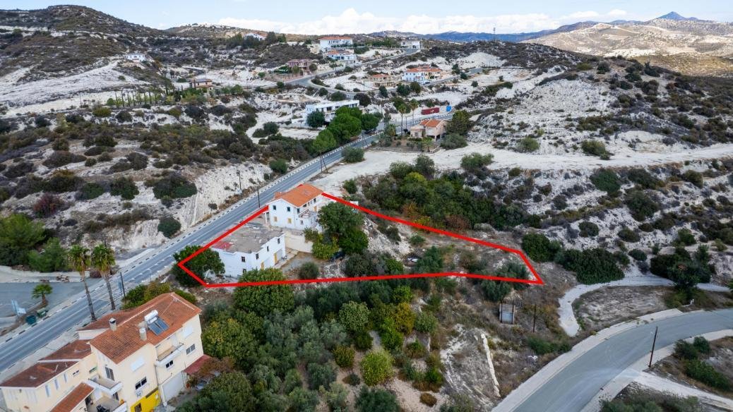 Two-storey house and a workshop in Skarinou, Larnaca photo 2