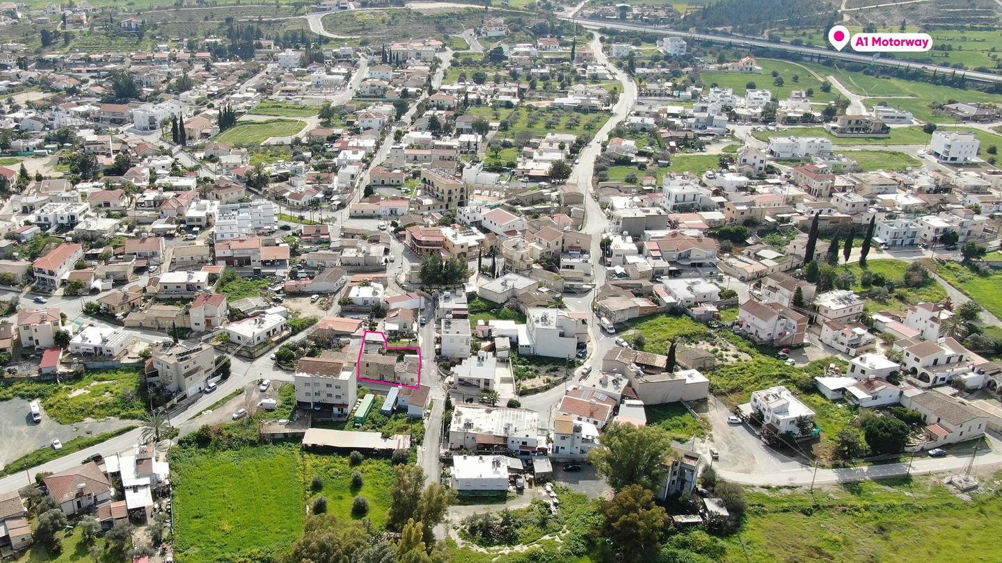 Two-storey incomplete listed house in Pera Chorio, Nicosia photo 4