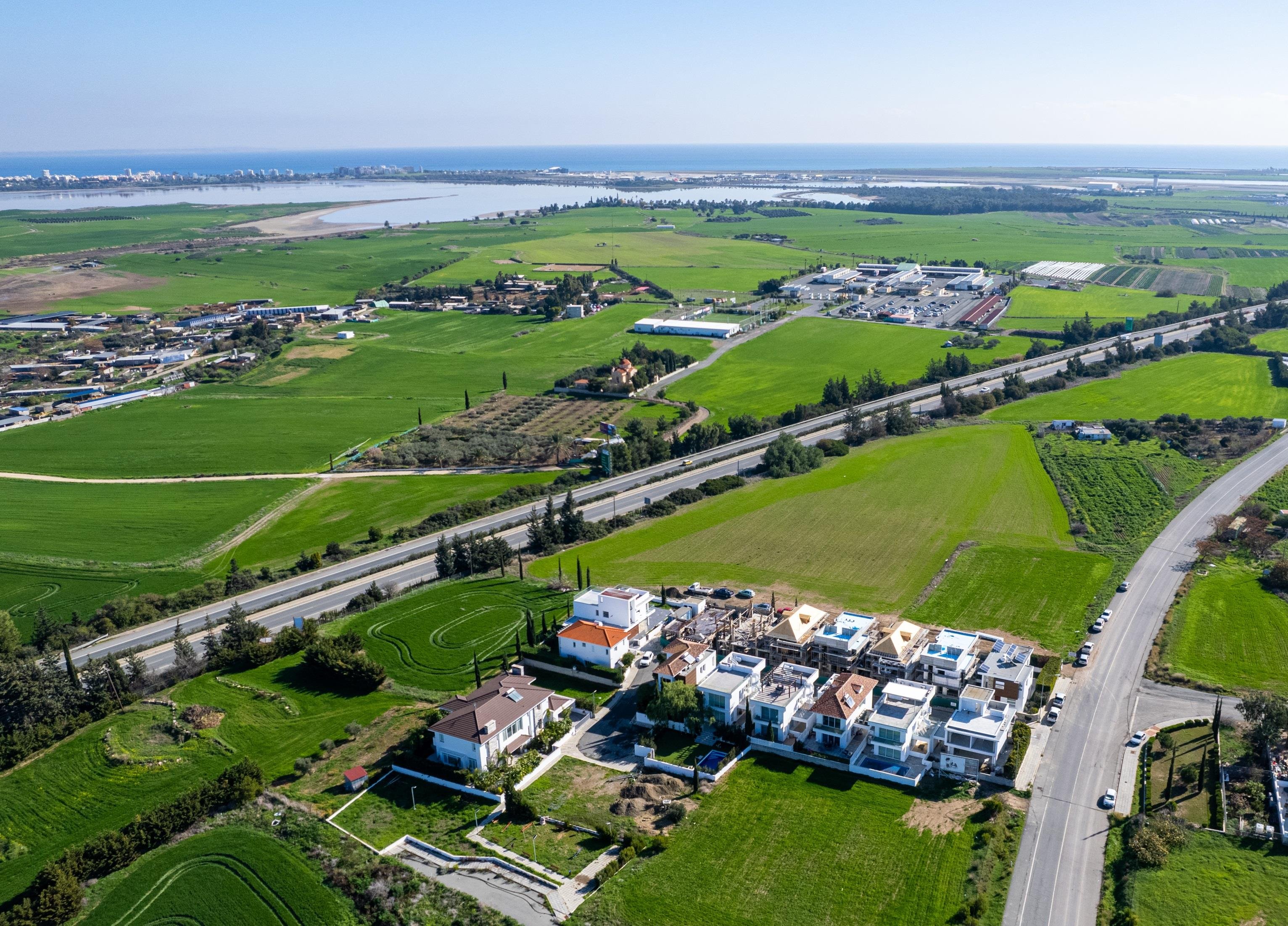 4 BR House in Dromolaxia, Larnaca photo 15