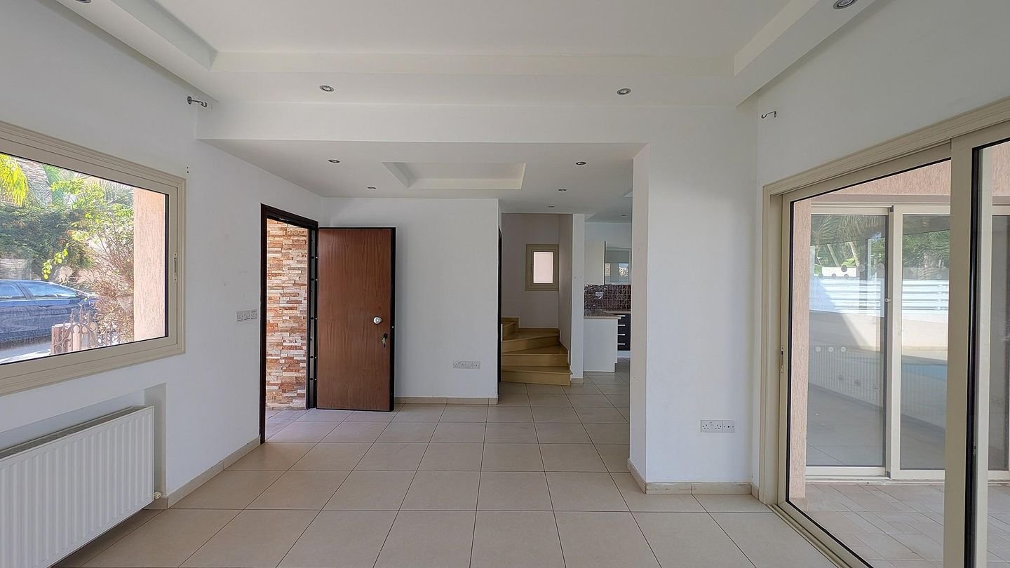 Coastal 3-Bedroom Villa with Private Pool in Paralimni, Famagusta photo 9