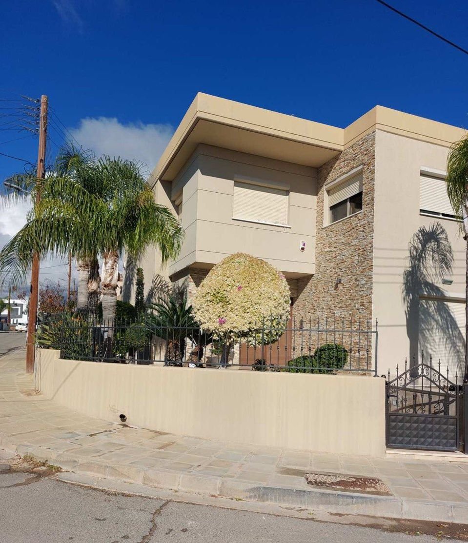 4 BR House in Anthoupoli, Limassol photo 2