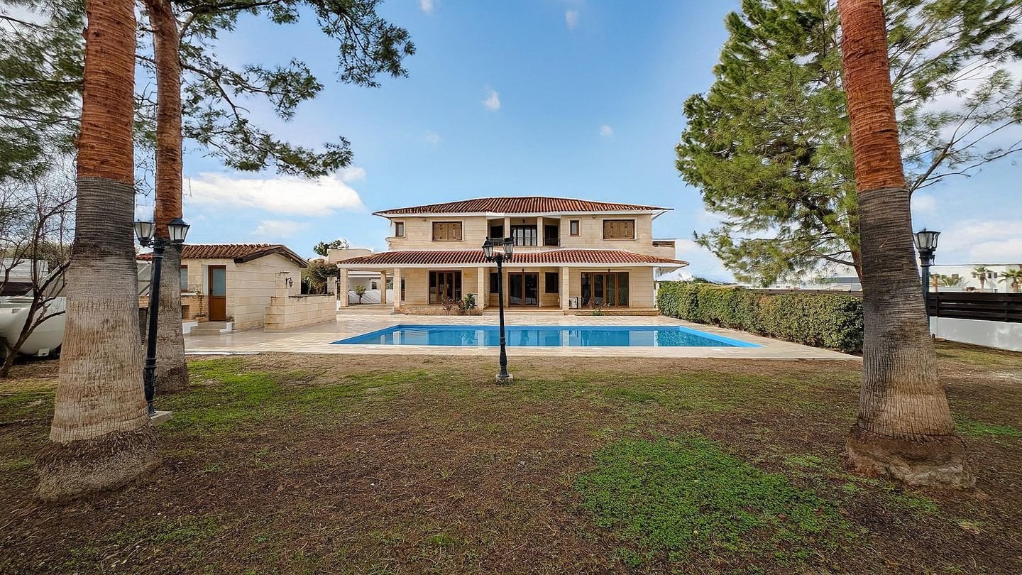 Luxurious Mansion in Agios Georgios, Latsia, Nicosia photo 2