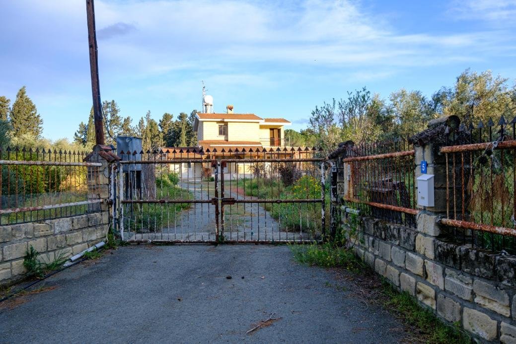 Two-storey house in a large field in Pyrga, Larnaca photo 16