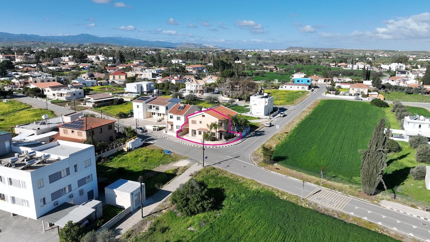 Two-Storey Semi-Detached House in Psimolofou, Nicosia photo 3