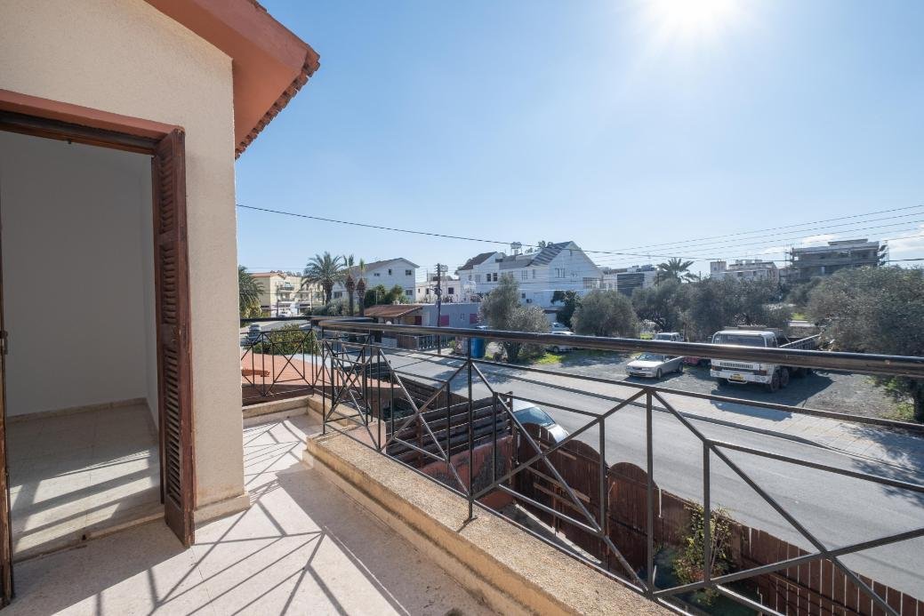 4 bedroom house in Latsia, Nicosia photo 9