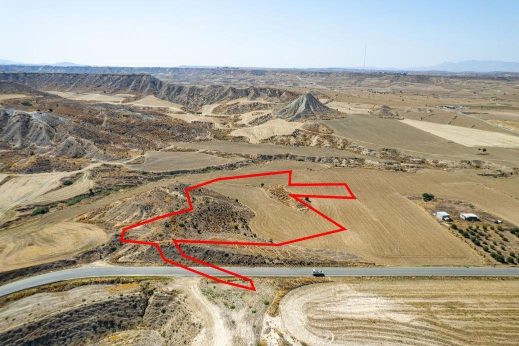Agricultural field in Pera, Nicosia photo 3