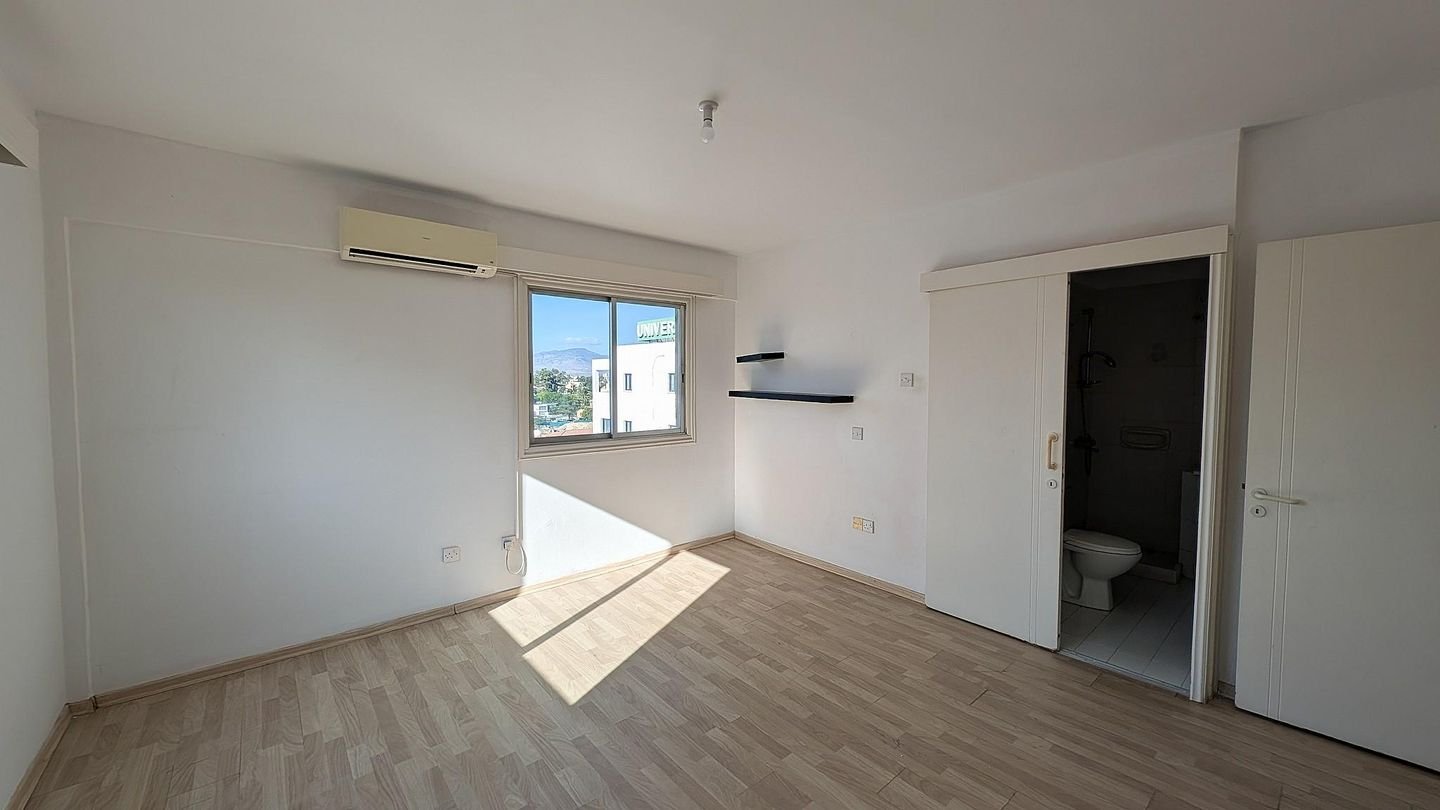 Sizeable Duplex Apartment in Ayios Antonios, Nicosia photo 13