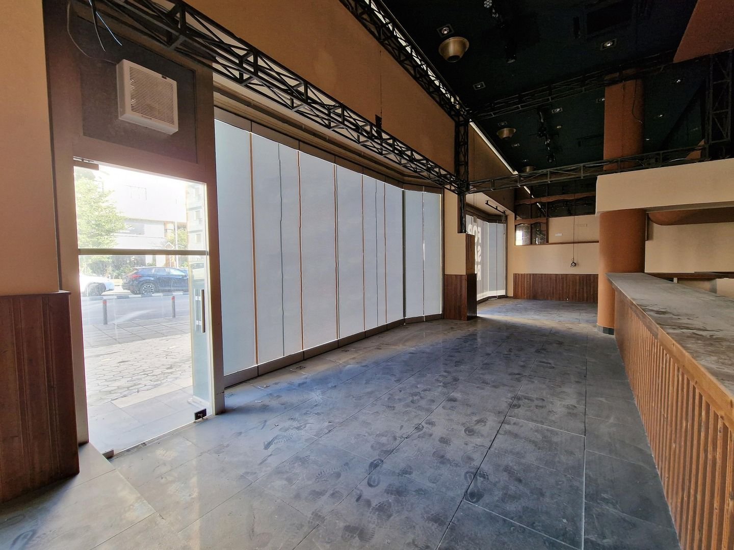 Former Café-Bar-Restaurant in Prime Central Location photo 9