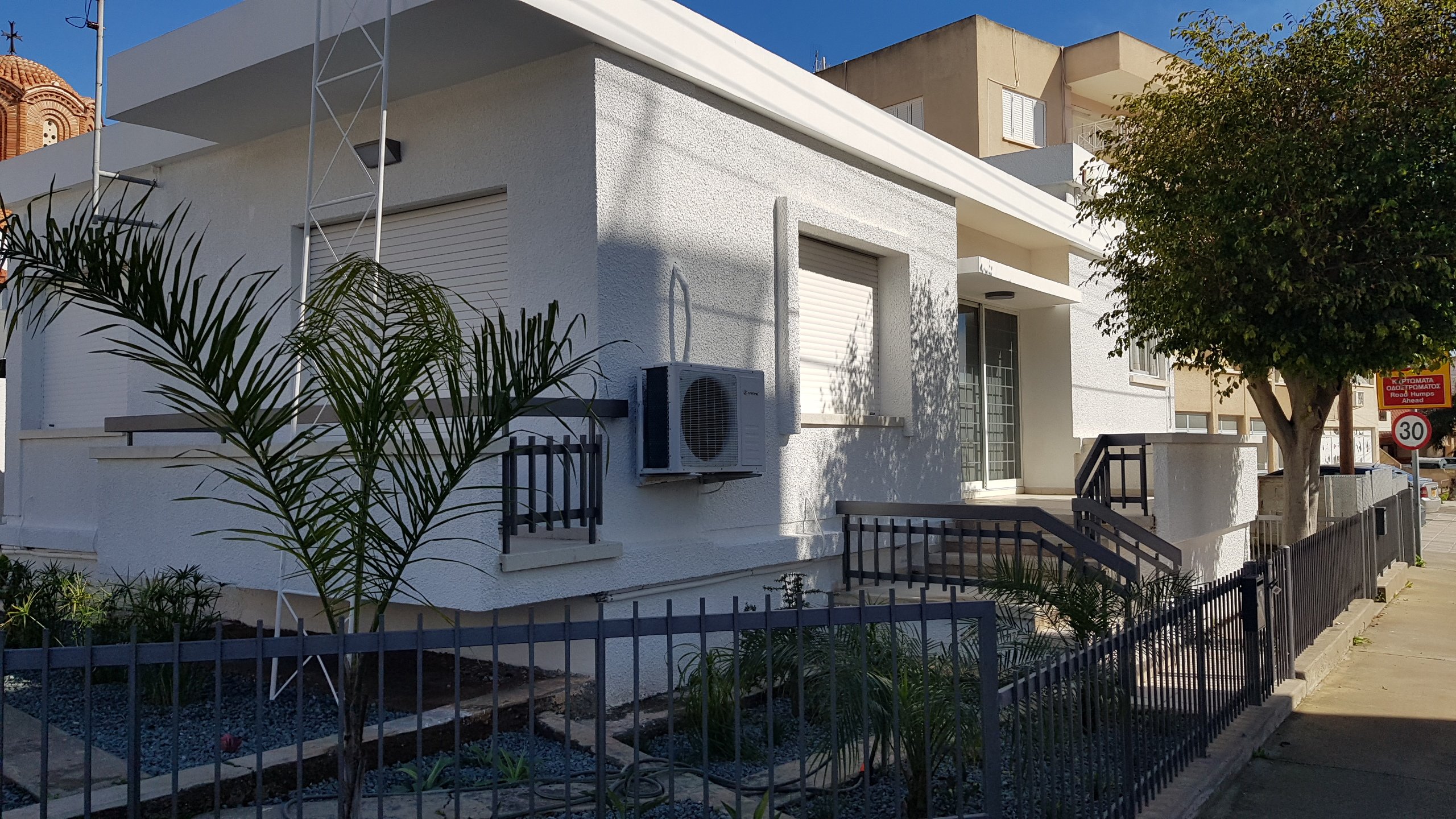 Renovated 3 BR house in the centre of Limassol photo 3