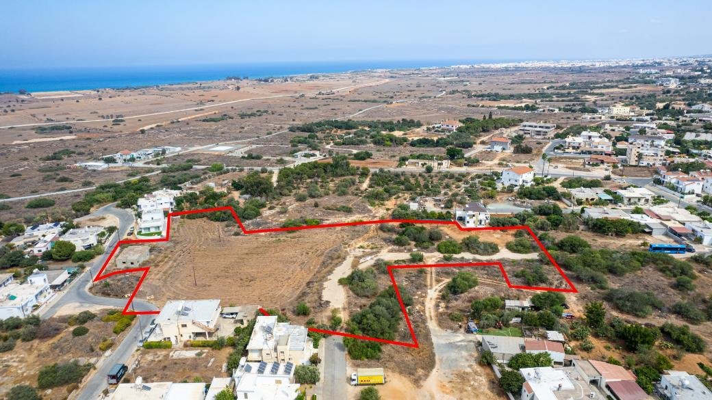 Shared residential field in Deryneia, Famagusta photo 2