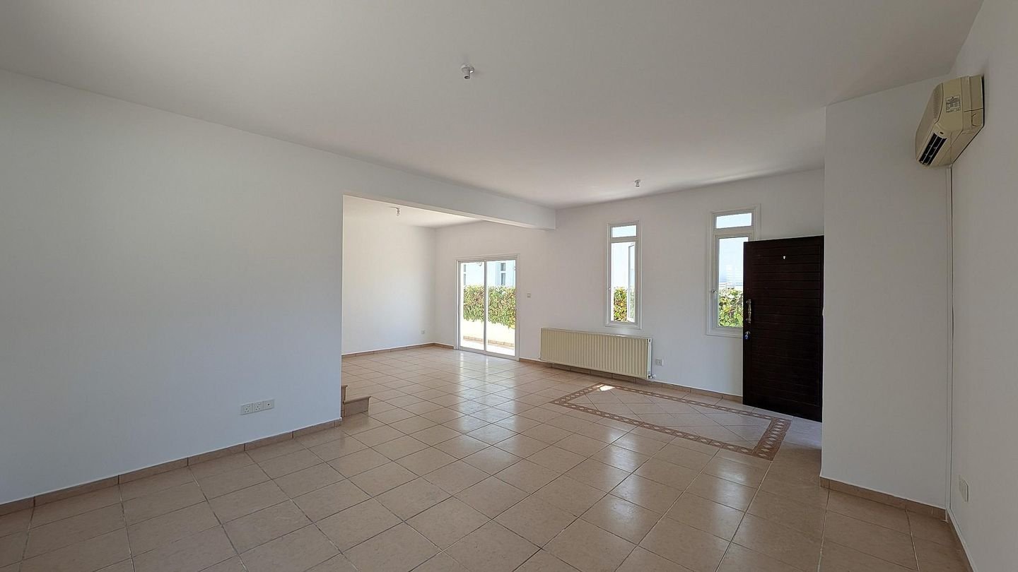 Spacious 4+1 Bedroom Detached Home with Basement Studio in Engomi photo 7