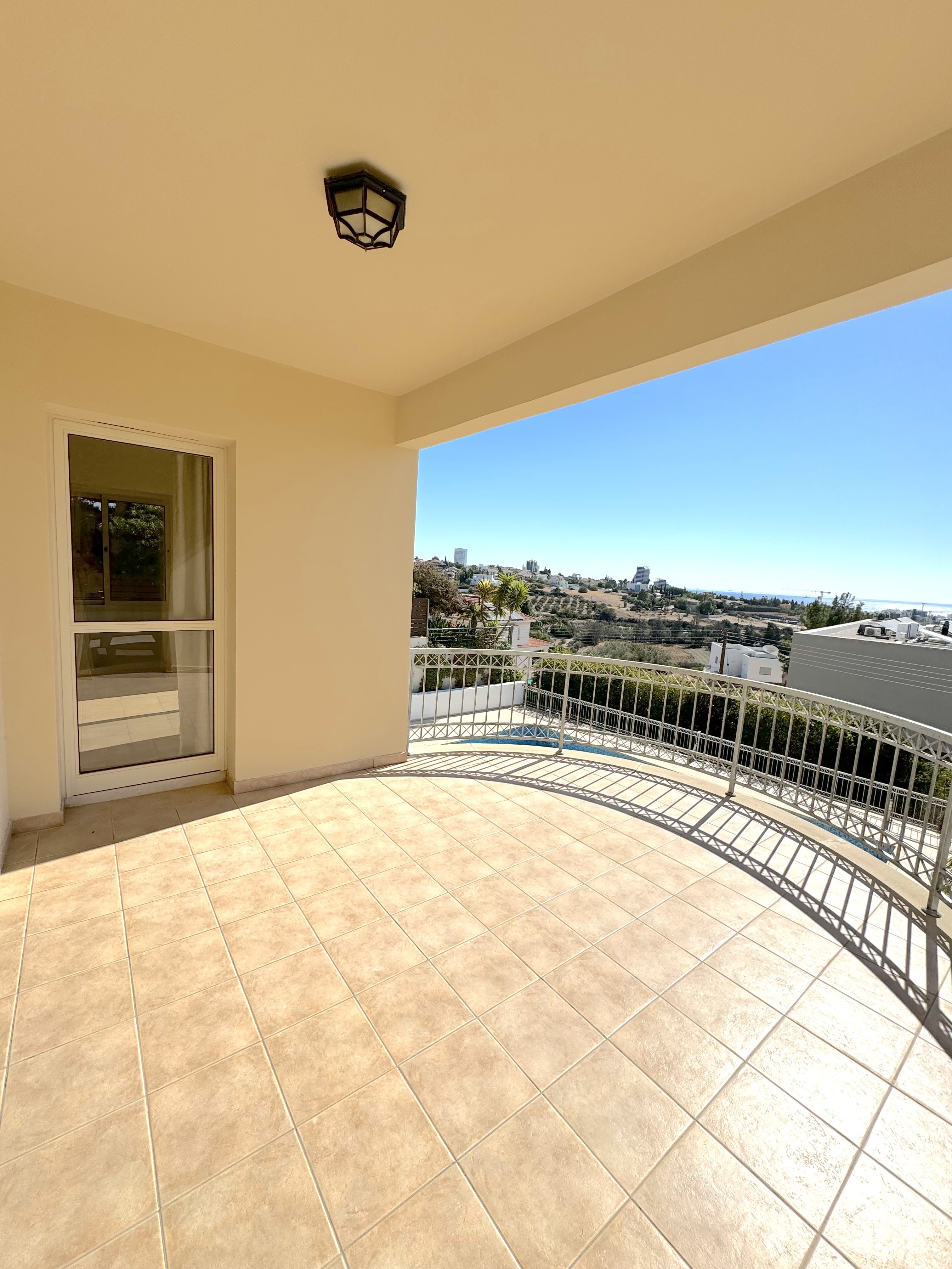 5 BR Villa in Limassol, Germasogeia photo 9