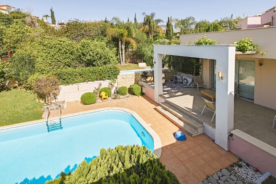 4 BR Villa in Agios Tychonas, Limassol photo 12