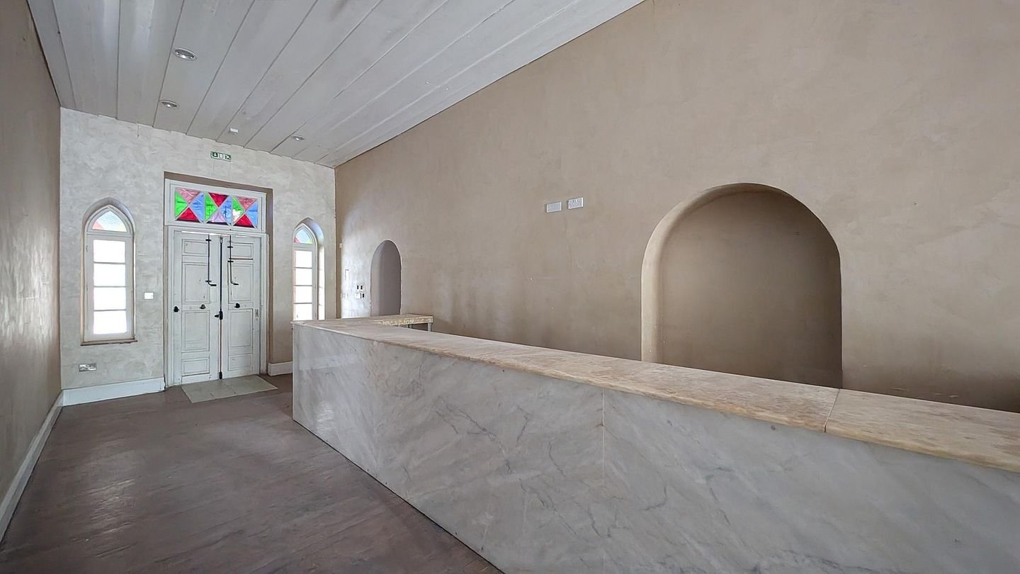 Two-storey listed building in historic old Nicosia photo 8