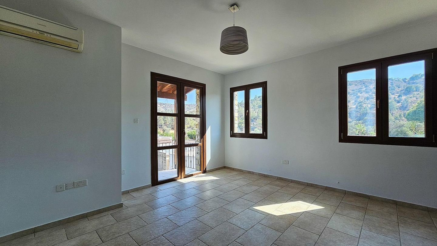 Spacious 3-Bedroom Semi-Detached House with Basement in Agia Anna, Larnaca photo 21