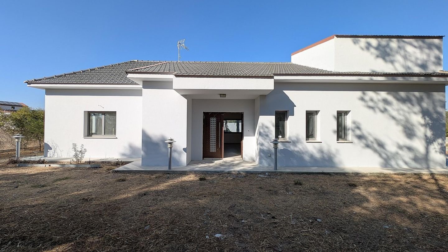 Elegant Detached Home with Pool in Moni, Limassol photo 2