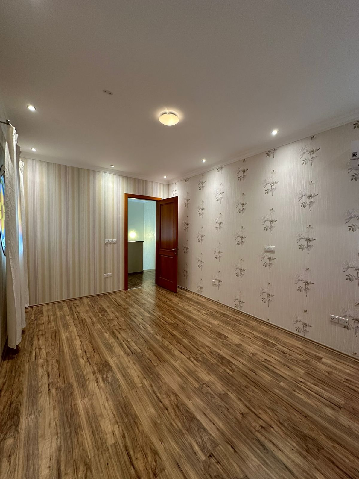 4 BR Villa in Mouttagiaka, Limassol photo 12