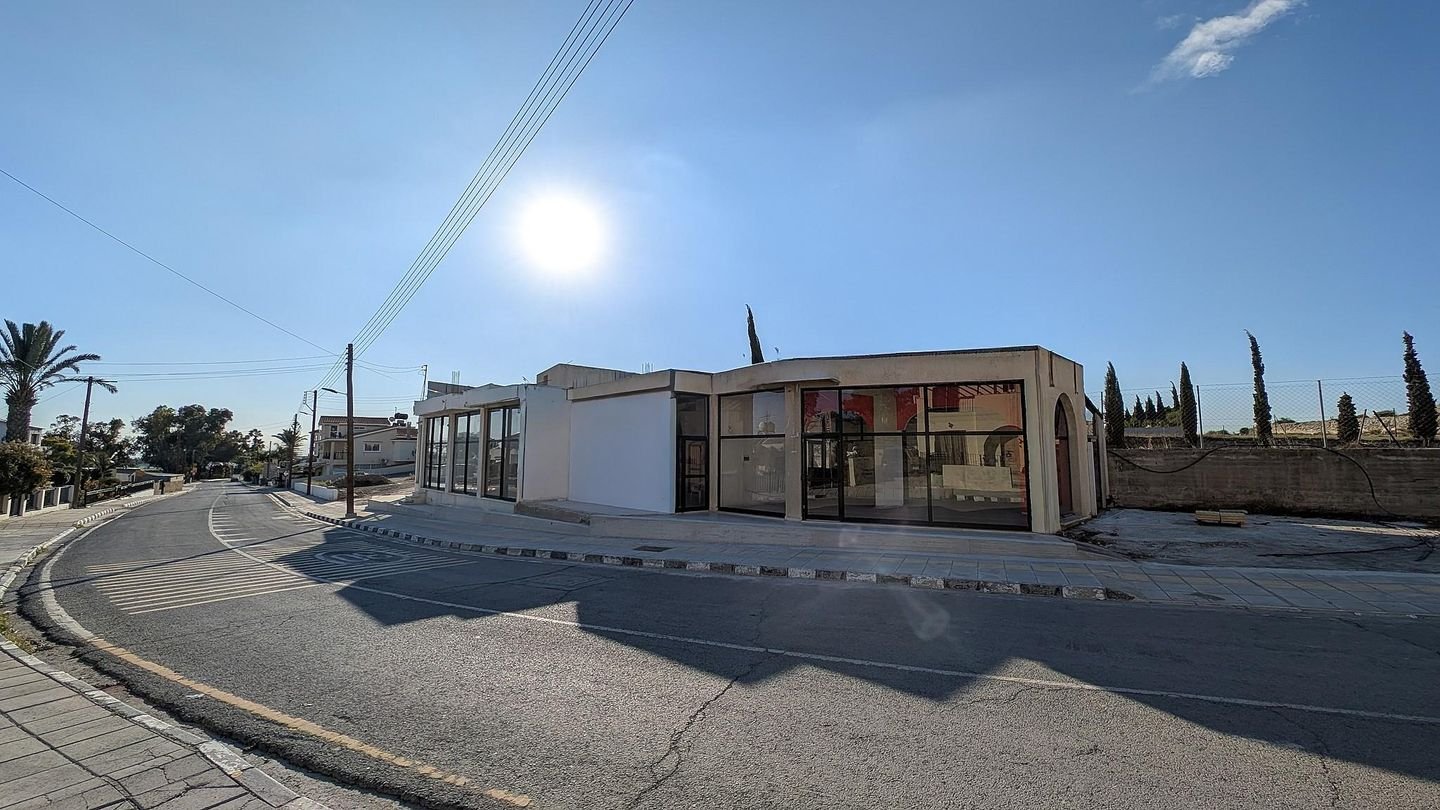 Building with two shops located in Anafotida, Larnaca photo 2