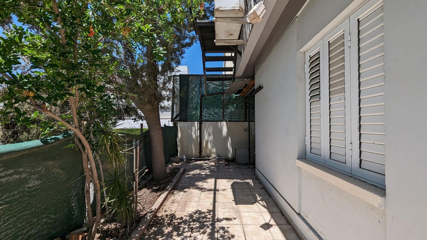 Three storey semi-detached mixed use building with shop in Strovolos, Nicosia photo 13