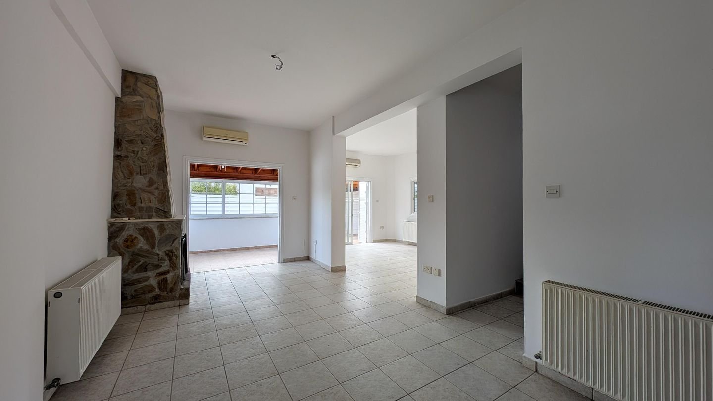 Coastal Living: 3-Bedroom House in Paralimni, Ammochostos photo 10