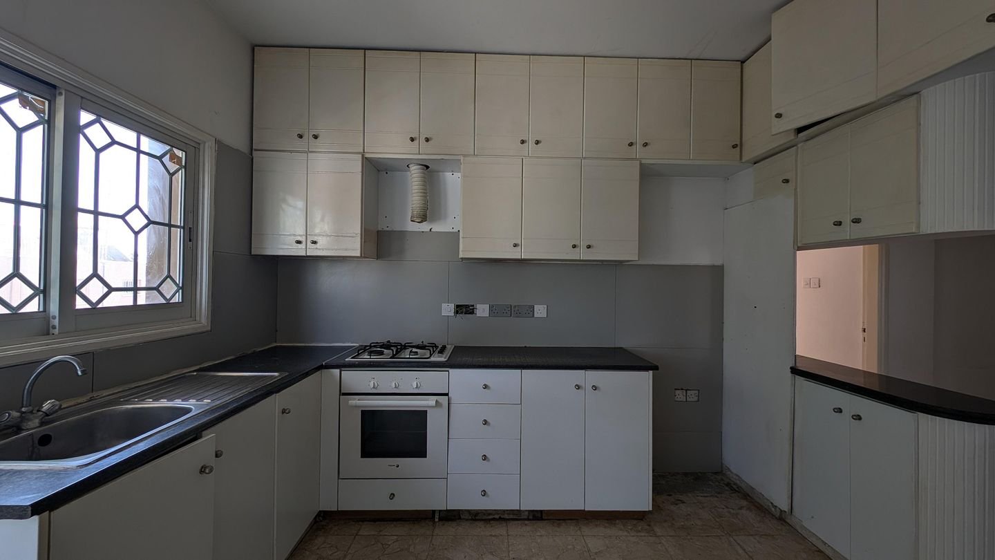 Three-storey building, located in Kaimakli, Nicosia photo 32