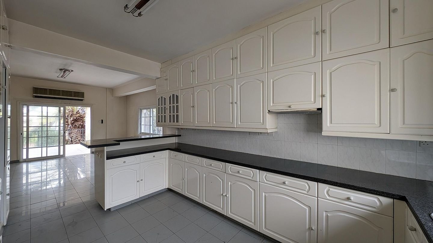 4-Bedroom Detached Villa with Pool & Loft in Egkomi, Nicosia photo 19