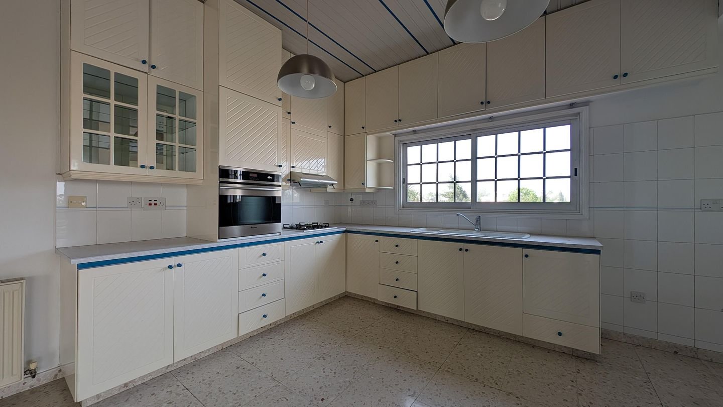Spacious 4-Bedroom Detached House in Pera Chorio, Nicosia photo 24