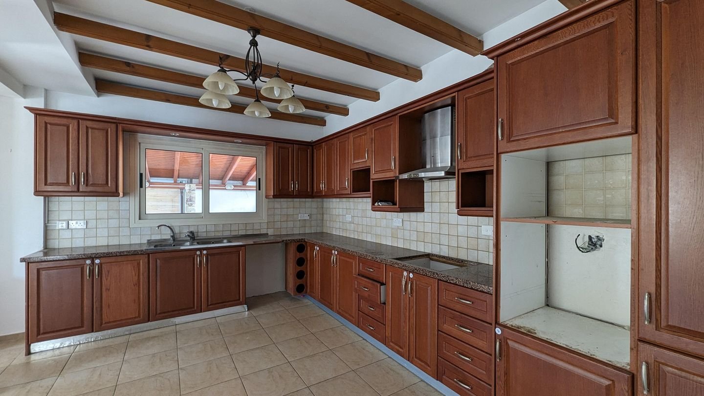 Four bedroom house with attic, in Lakatamia, Nicosia. photo 25